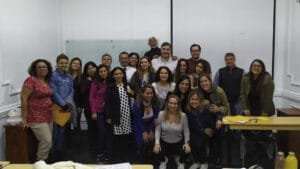 Foto grupal del profesor y participantes del curso "El poder de conocer nuestra mente subconsciente", realizado en La Moneda, en Miraflores, Lima, en marzo del año 2019